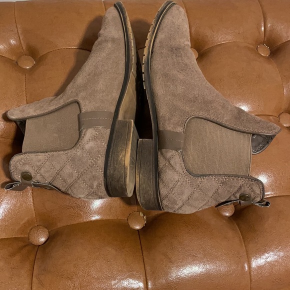 Steve Madden Gianna Suede Boot, Sz 8 - Picture 6 of 9